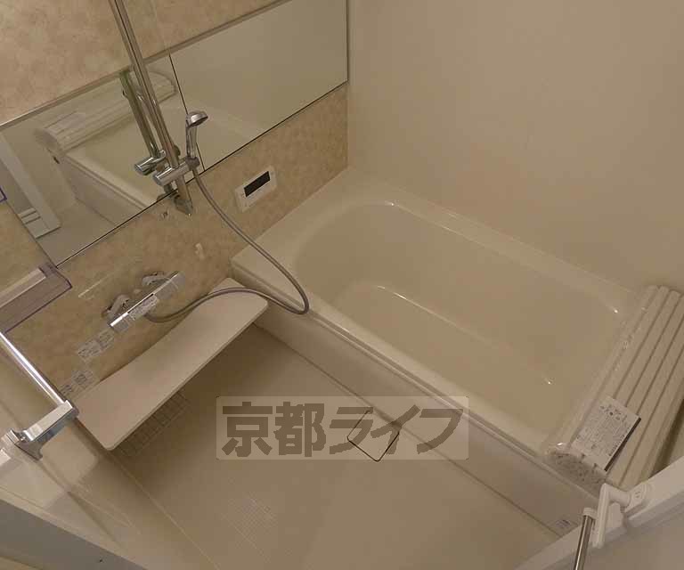 バス・シャワールーム　バスルームです。