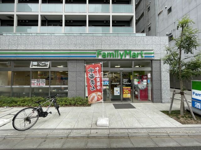 コンビニ　ファミリーマート 飯田橋駅北店（コンビニ）まで372m