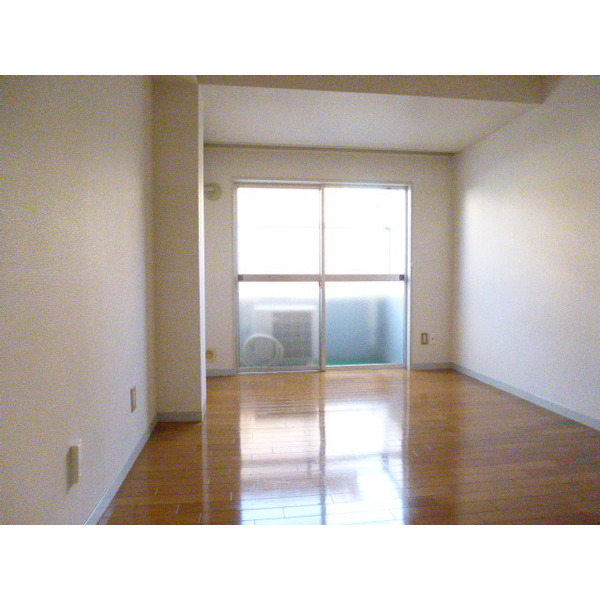 居室・リビング　日の当たる洋室