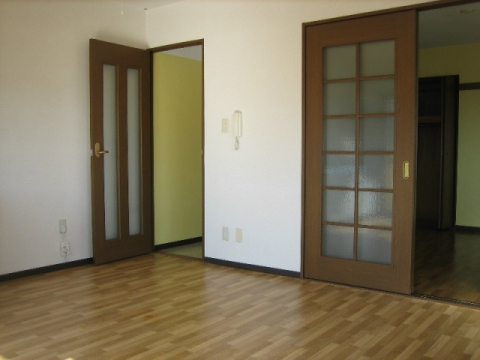 居室・リビング　※内装写真は他号室内装写真です。