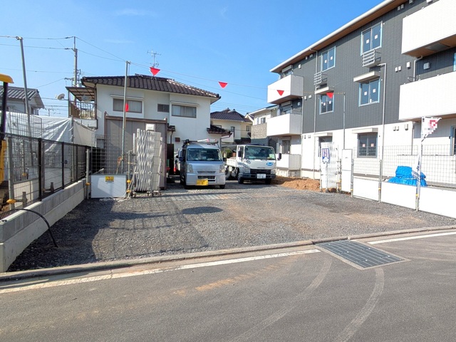 駐車場　建築中