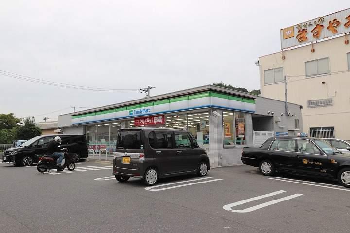 コンビニ　ファミリーマート（コンビニ）まで35m