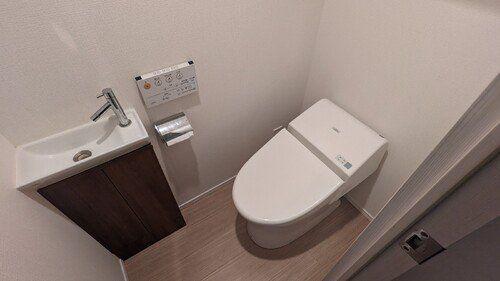 トイレ　別タイプ部屋　参考写真です