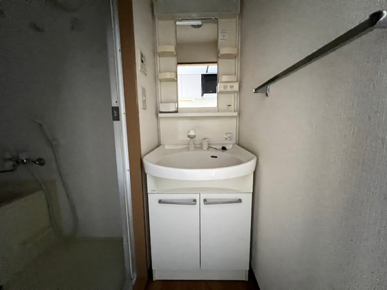 洗面設備　掲載写真は同マンション別部屋参考写真となります。