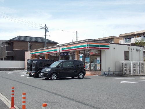 コンビニ　セブンイレブンみよし三好町店（コンビニ）まで826m