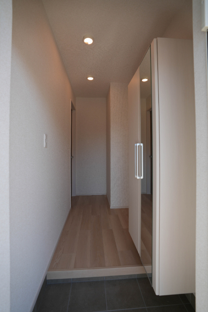 玄関　同じ施工会社のお部屋