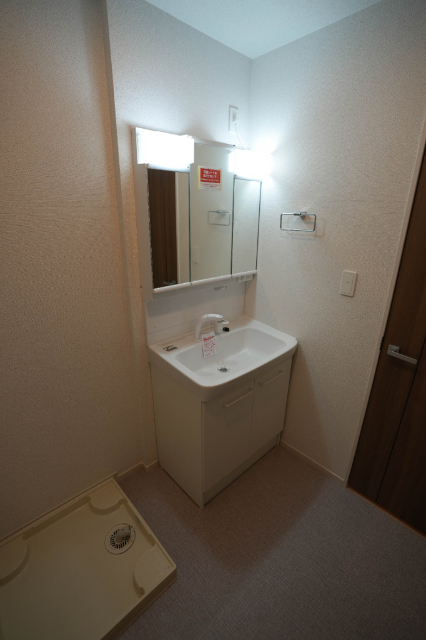 洗面設備　同じ施工会社のお部屋