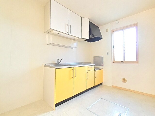 キッチン　※クリーニング前です