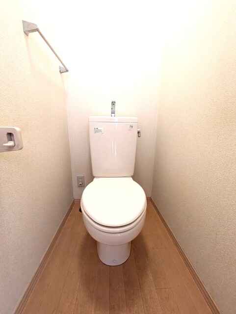 トイレ　※クリーニング前です