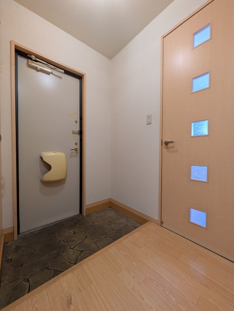 玄関　※クリーニング前です