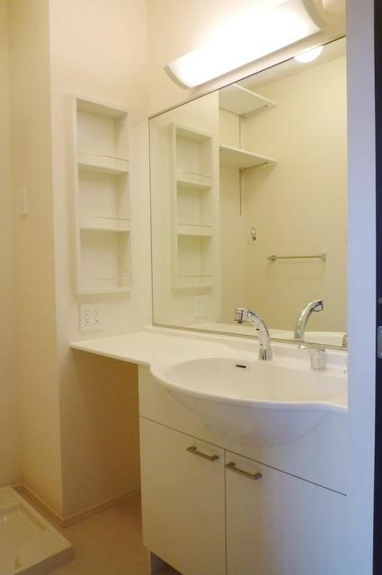 洗面設備　大きな洗面台