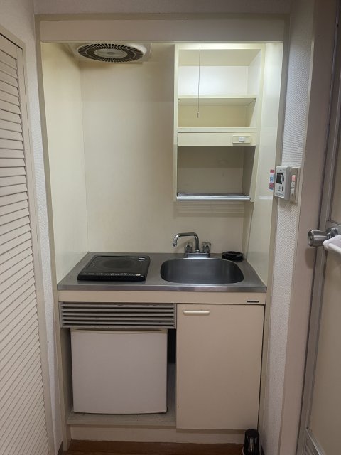 キッチン　同物件、別号室のものです。