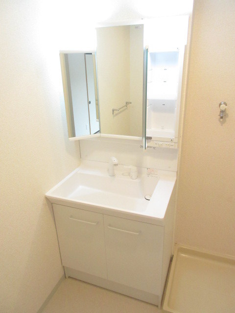 洗面設備　３面鏡のシャンプードレッサー