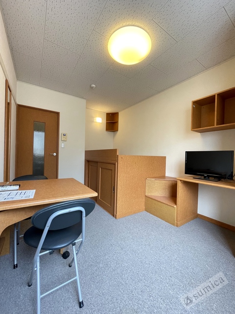 居室・リビング　折りたたみができるテーブルは使い勝手良いです。