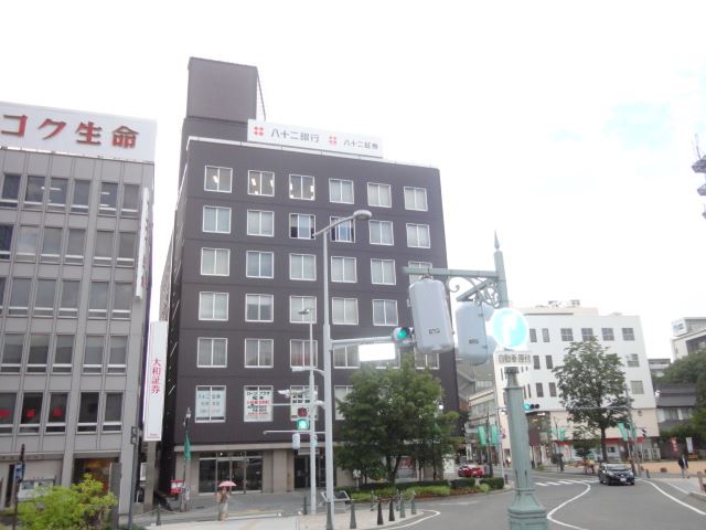 銀行　八十二銀行（銀行）まで750m