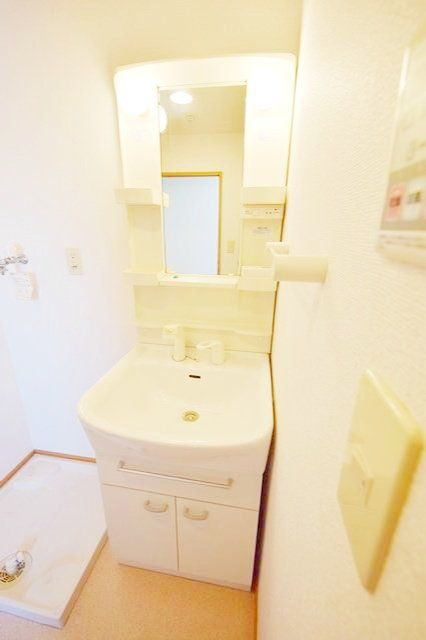 洗面設備　★★風通しの良い2面採光★★