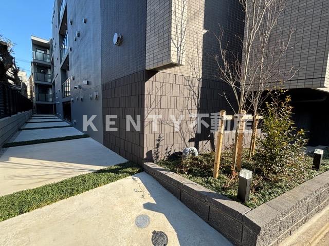 エントランス　落ち着いたエントランスです