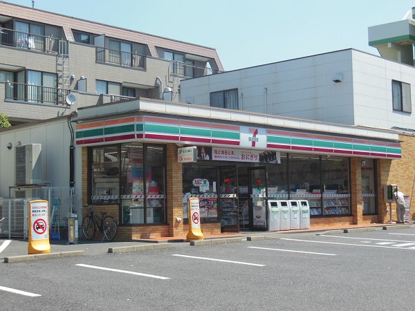 コンビニ　セブンイレブン（コンビニ）まで530m