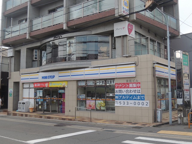 コンビニ　ミニストップ 太秦帷子ノ辻駅前店（コンビニ）まで247m