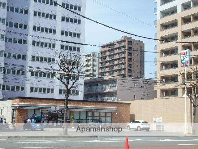 コンビニ　セブンイレブン（コンビニ）まで407m