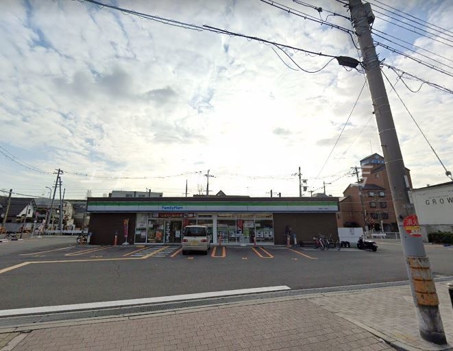 コンビニ　ファミリーマート岸里東二丁目店（コンビニ）まで502m