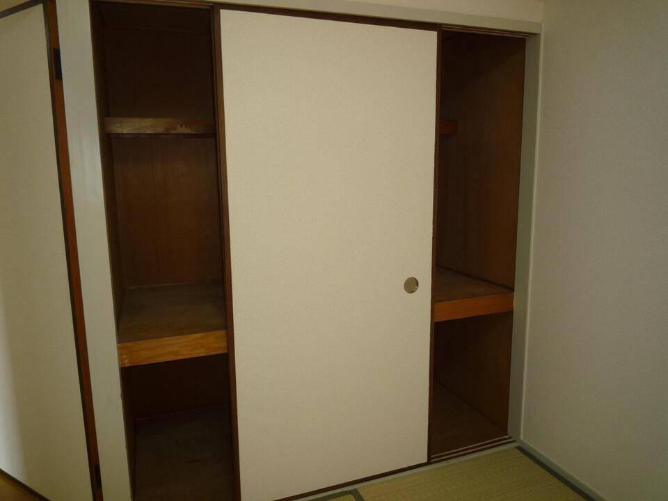 収納　押入れ