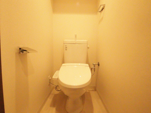 トイレ　※別室の参考写真の為、現況優先です。