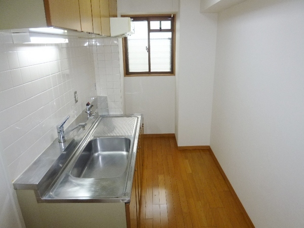 キッチン　キッチンに窓があり換気も楽々♪