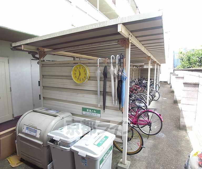 その他共有部分　屋根付きの駐輪場です。