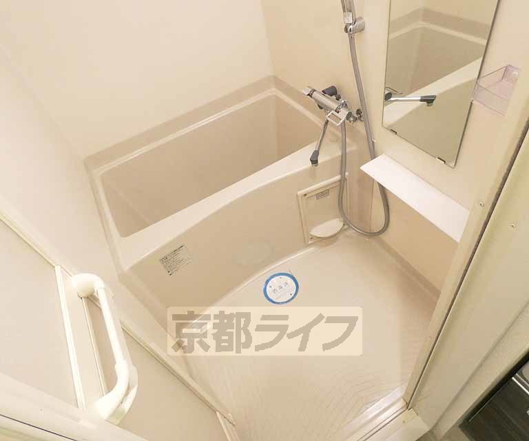 バス・シャワールーム　広々とした浴室です。