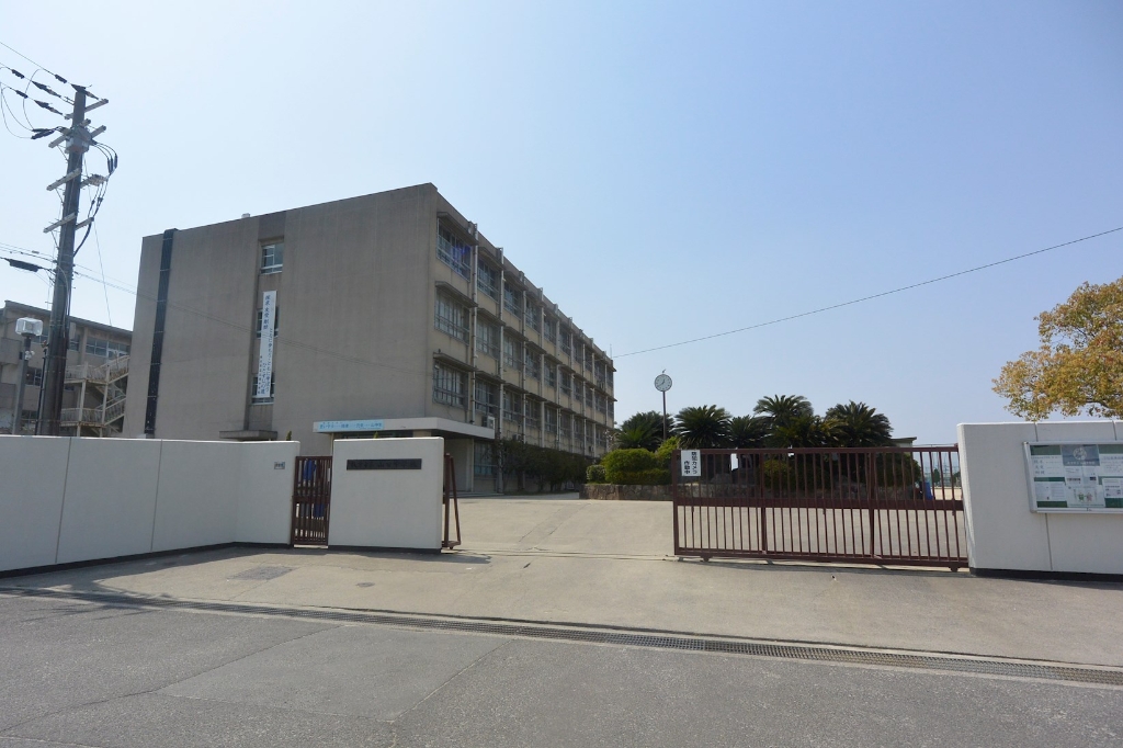 中学校　枚方市立山田中学校（中学校）まで594m