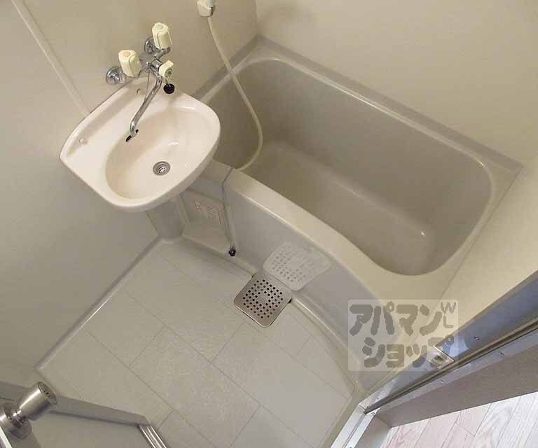 バス・シャワールーム　バスルームです！