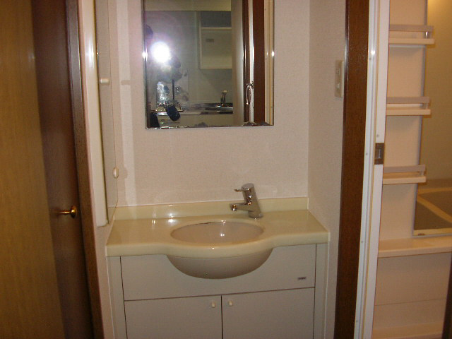 洗面設備　脱衣スペースもあります