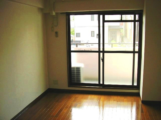 居室・リビング　こちらのリビングで趣味の時間をお楽しみください