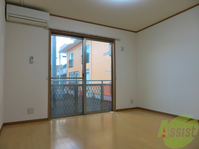 居室・リビング　洋室は７帖ありますので一人暮らしには充分な広さになりますよ。