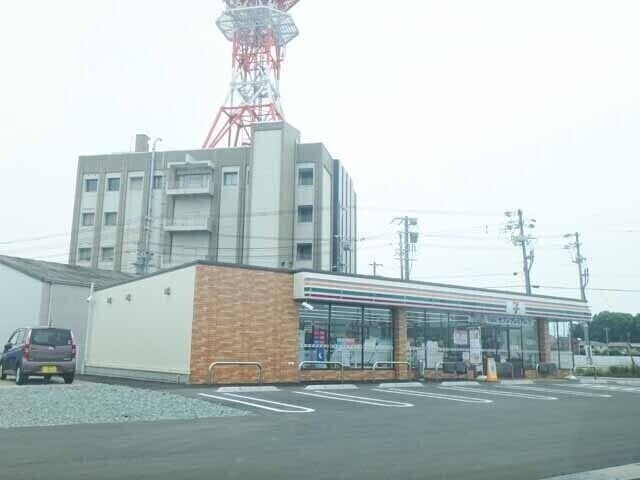 コンビニ　セブンイレブン 松阪荒木町店（コンビニ）まで883m