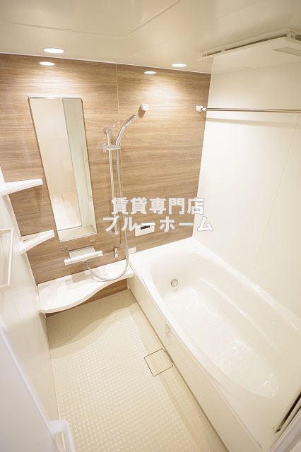 バス・シャワールーム　一坪タイプの浴室です！