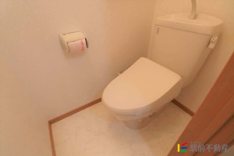 トイレ　温水洗浄便座付きです♪