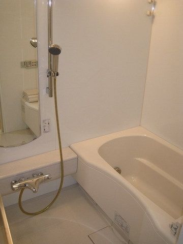 バス・シャワールーム　★便利な追焚き付きのお風呂★