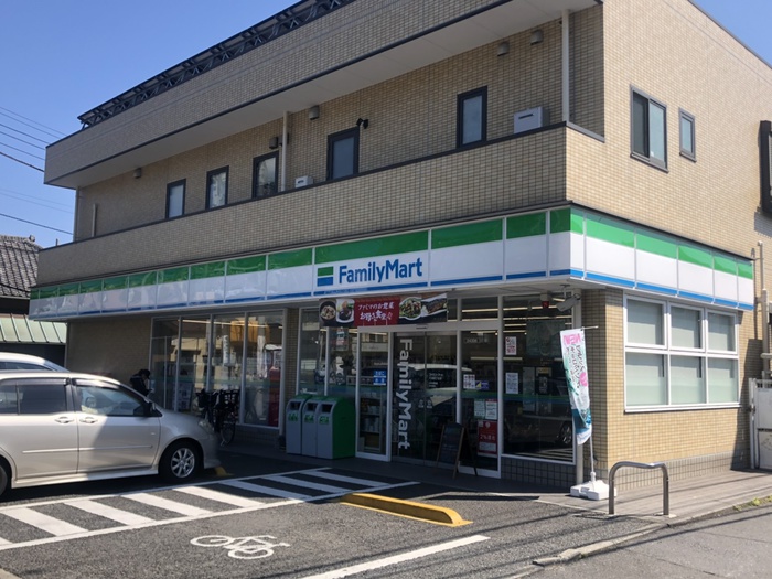 コンビニ　ファミリーマート（コンビニ）まで180m