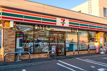 コンビニ　セブンイレブン札幌北郷3条8丁目店（コンビニ）まで172m