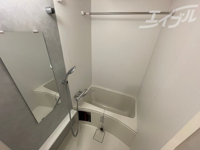 バス・シャワールーム　浴槽広めです。