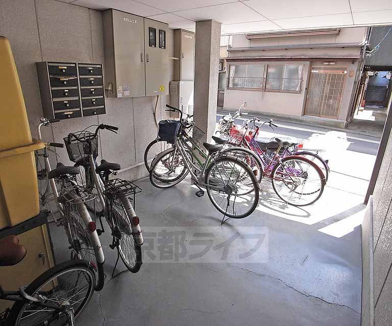その他共有部分　駐輪場は敷地内です。