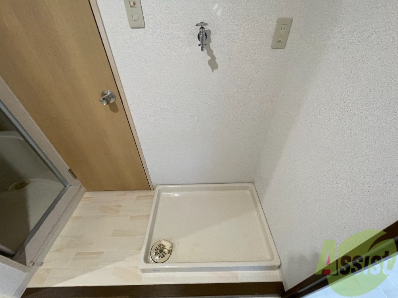 その他設備　洗濯パンが設置されており洗濯機も問題なく設置出来そうですね。