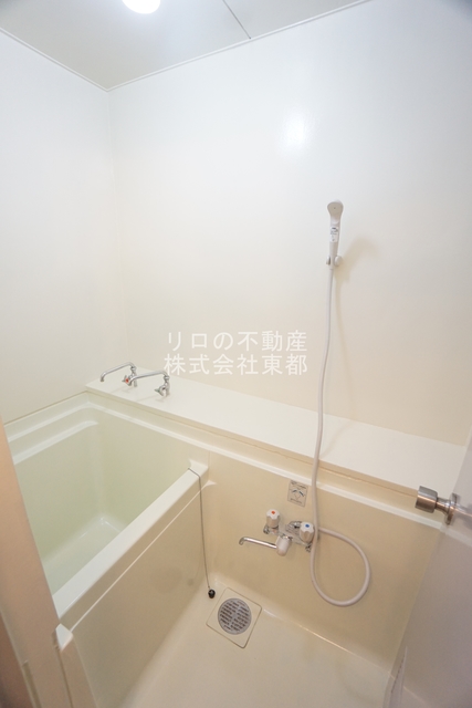 バス・シャワールーム　清潔感のある浴室で、１日の疲れを癒しリラックスできます。