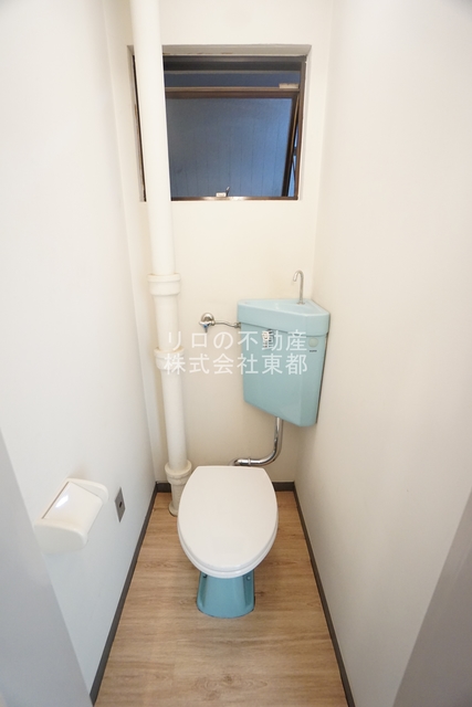 トイレ　窓があるので、換気バッチリです☆