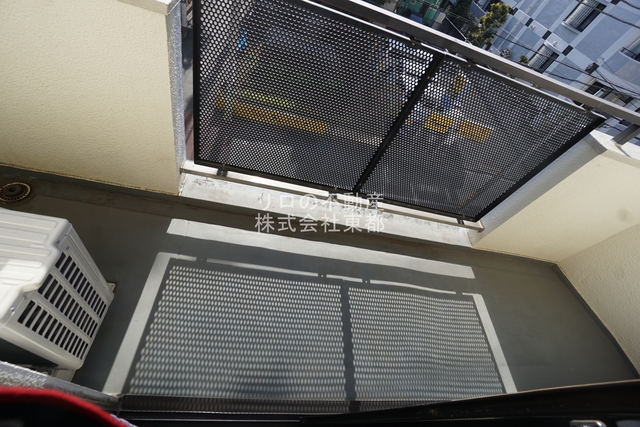 バルコニー　バルコニーがあるので洗濯物を太陽の下で干すことができます♪