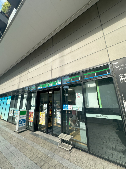 コンビニ　ファミリーマート東京ソラマチ１階店（コンビニ）まで200m