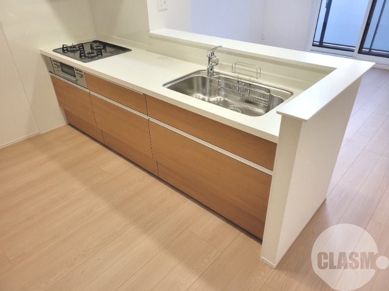 キッチン　効率よくお料理できる３口コンロ付き♪