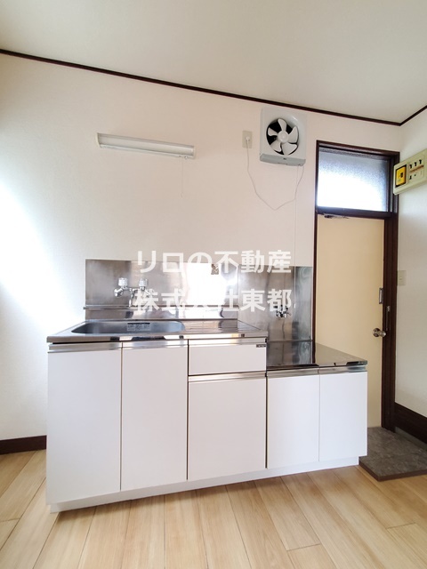 キッチン　※写真は反転タイプ。仕様・設備は現況優先です※